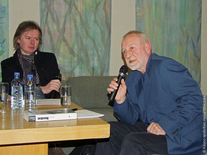 Rašytojas Kęstutis Navakas ir poetas Donaldas Kajokas