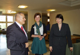 P. Ferenc Blaumann, Ugnė Daubaraitė ir KAVB direktorė Asta Naudžiūnienė