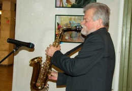 Saksofonu groja Eugenijus Kunickas