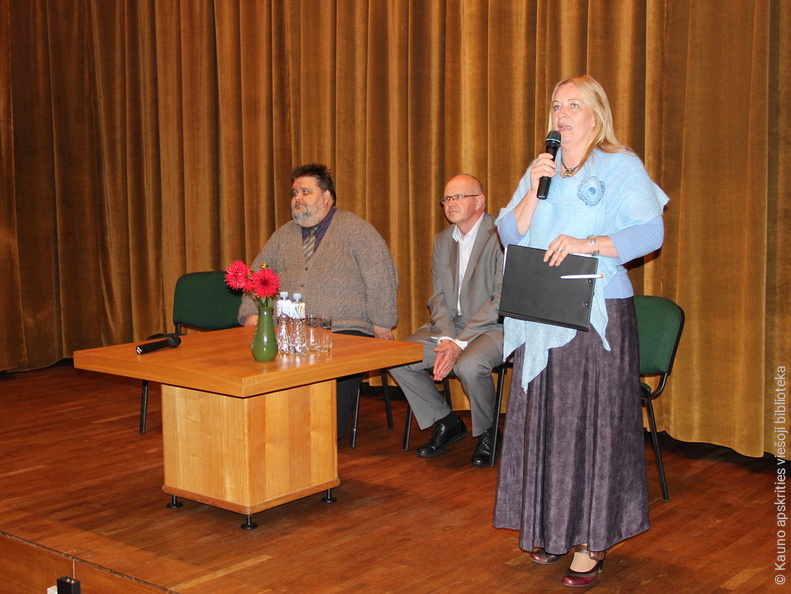 Svečius pristato KAVB Kultūros renginių ir leidybos gr. vadovė Rimantė Tamoliūnienė