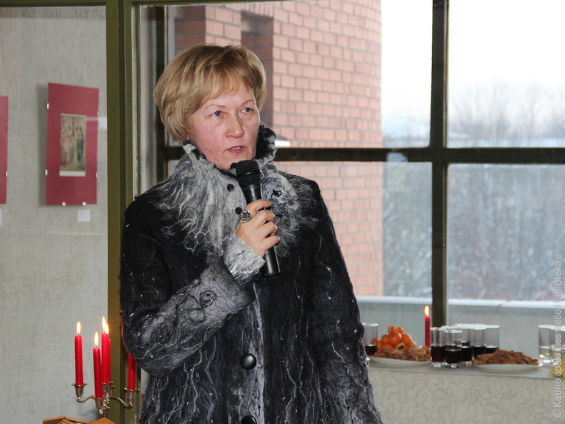 Renginio vedėja - bibliotekos darbuotoja, teatrologė Elvyra Markevičiūtė