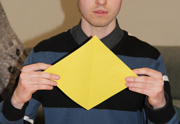 Origamis lankstomas iš kvadratinio popieriaus lapo, nenaudojant žirklių ir klijų