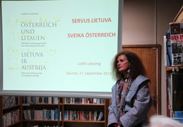 Dalyvius pristatė Vokiškų ir šveicariškų leidinių bibliotekos darbuotoja Vida Korn 