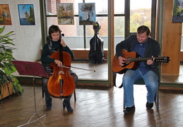 Muzikinę programą renginyje atliko violončelininkė Agnė Arbačiauskienė ir aktorius Giedrius Arbačiauskas