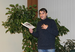 R. Stankevičius skaitė eiles ir iš geriausia metų poezijos knyga tapusio jo rinkinio „Ryšys su vadaviete“
