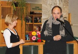 YAMAHA muzikos mokyklos mokytoja Rita ir parodos autorius Gintaras Česonis