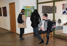 Muzikinę programą atliko M. Petrausko muzikos m-klos mokiniai