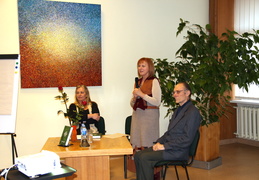 Vakaro vedėja Rimantė Tamoliūnienė, knygos autorė Rasa Ambraziejienė ir kultūrologas, etnologas, lektorius Aleksandras Žarskus. 