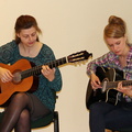 Kauno vaikų ir moksleivių laisvalaikio rūmų Klasikinės gitaros studijos narės Birutė ir Živilė