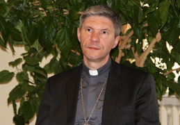 Vysk. L. Virbalas SJ – knygos autorius.