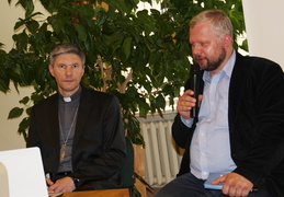 Vysk. L. Virbalas SJ. ir VDU KTF dėstytojas dr. V. Mackela.
