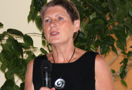 Knygos sudarytoja, poetės sesuo bei iliustruotoja Gražina Pašakarnienė