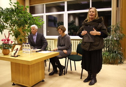 Rašytojas S. Šaltenis, žurnalistė A. Meškauskaitė ir R. Tamoliūnienė