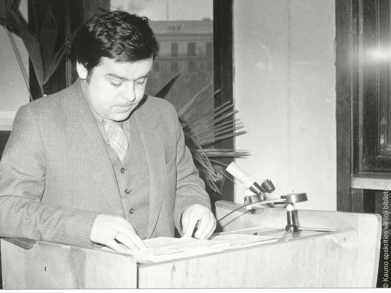 Direktoriaus pavaduotojas mokslo reikalams R. Ručinskas. 1986 m.