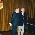 Italijos ambasadorius Lietuvoje B. Uguccioni ir Dantes Alighieri draugijos Kauno skyriaus atstovas A. J. Pakula. 2001 m.
