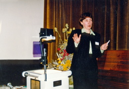 Doc. A. Glosienė bibliotekos darbuotojų kvalifikacijos kėlimo kursuose. 1999 m.