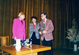 Susitikimas su UNESCO ambasadore U. Karvelis. 1997 m.