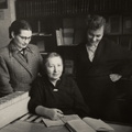 Pirmoji abonemento vedėja J. Laurinavičiūtė. su kolegėmis.1950 m.