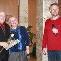 Skulptorius Marijus Petrauskas, renginio vedėja Rimanta Tamoliūnienė ir dailininkas Vilius Ksaveras Slavinskas
