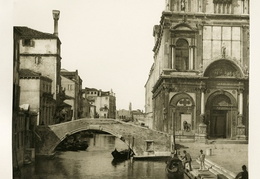 Ferdinand Ongania. Elgetų kanalas ir Šv. Morkaus mokykla. Fotograviūra. 1891 m.