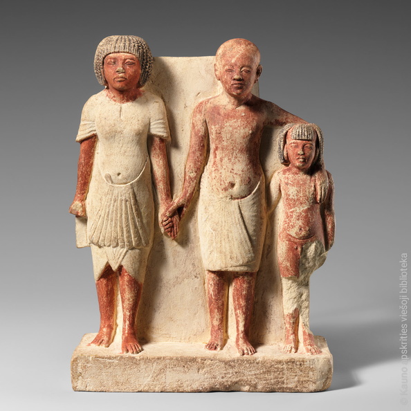 Dviejų vyrų ir berniuko skulptūra. Apie 1353–1336 m. pr. Kr..jpg