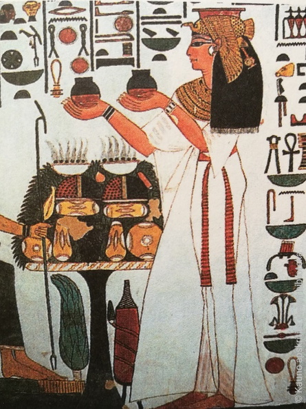 Freska iš Nefertitės kapavietės. Nefertitė su permatoma tunika. .jpg