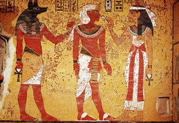 Tutanchamonas su Egipto dievais Anubiu ir Neftis. Egiptas.