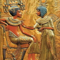 Tutanchamonas su žmona Ankhesenamum. Faraono sosto bareljefas. Egiptas. 1330 m. pr. Kr.