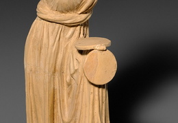 Terakotinė moters statulėlė su veidrodžiu. Vakarų Graikija. 3-2 a. pr. Kr.