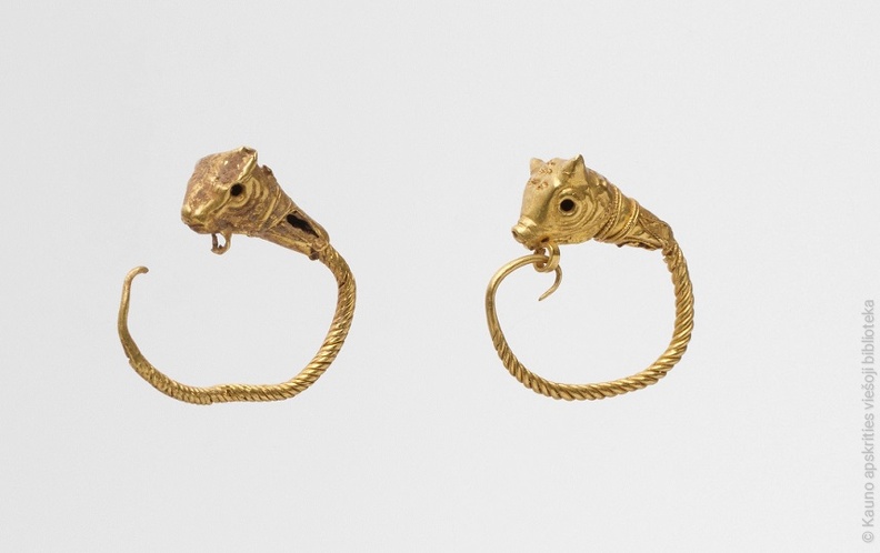 019. Auksiniai auskarai su buliaus galvute. Graikija. IV-III a. pr. Kr..jpg