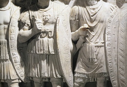 Antoninų reljefas, vaizduojantis Praetorijos gvardiją. I a.