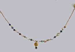 Aukso, perlų ir stiklo vėrinys. Romos imperija. I a.