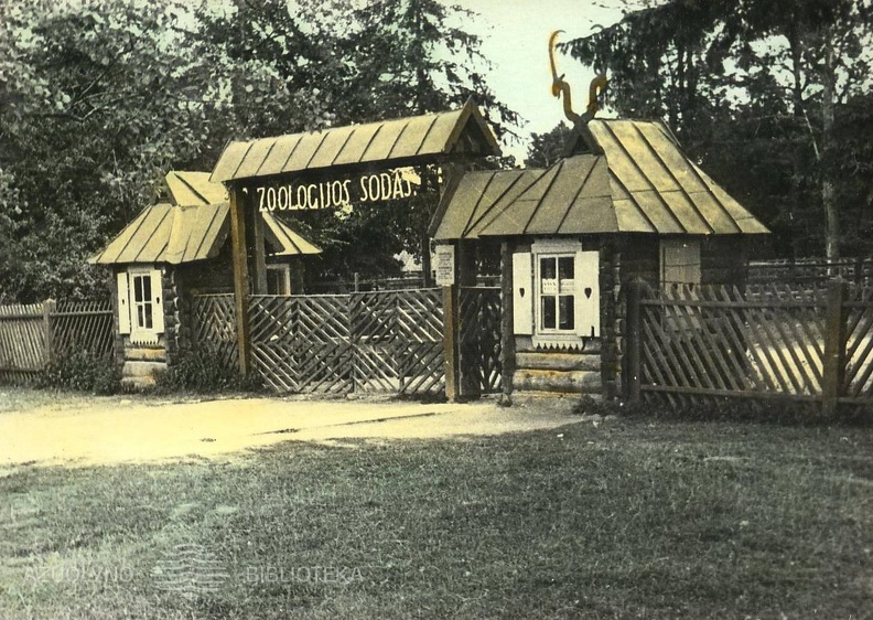 Zoologijos sodo vartai_apie 1950–1955.jpg