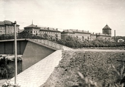 Pėsčiųjų tiltas į Nemuno salą prie Maironio gatvės. 1980 m.