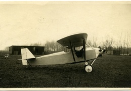 Lėktuvas ANBO-II, stovintis aerodrome