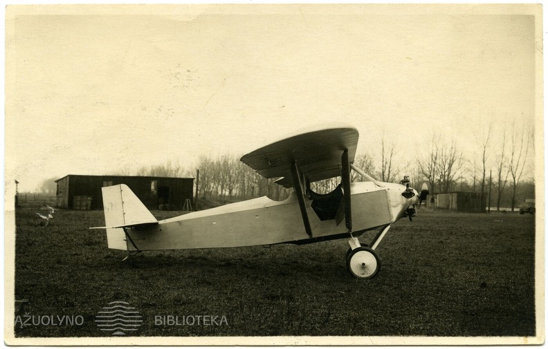 09.Lektuvas ANBO-II stovintis aerodrome, 1927 m. lapkritis, Lietuvos aviacijos muziejus.jpg