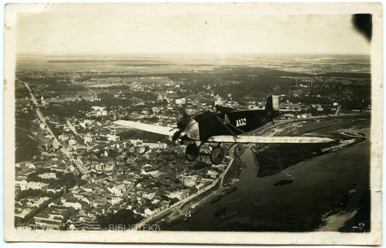 07.Lektuvas ANBO-I virs Kauno, apie 1925, lietuvos aviacijos muziejus.jpg