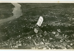 Lėktuvas ANBO-II virš Kauno miesto centro