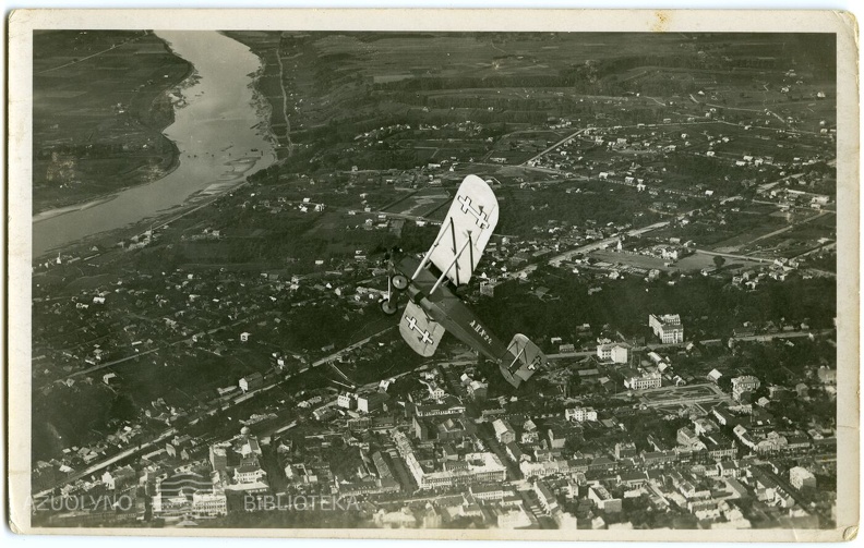 10.Lektuvas ANBO-II virs Kauno miesto centro, 1927 m., Lietuvos aviacijos muziejus.jpg