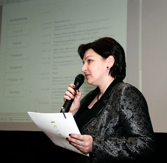 Direktorė A. Naudžiūnienė. 2006 m.